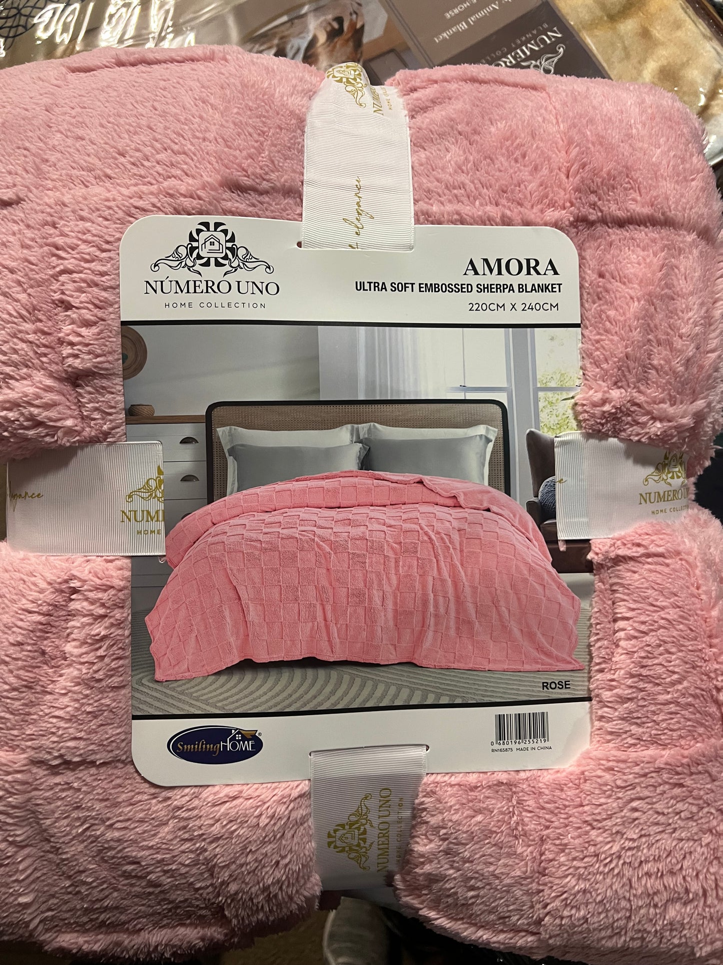 Throw Amora