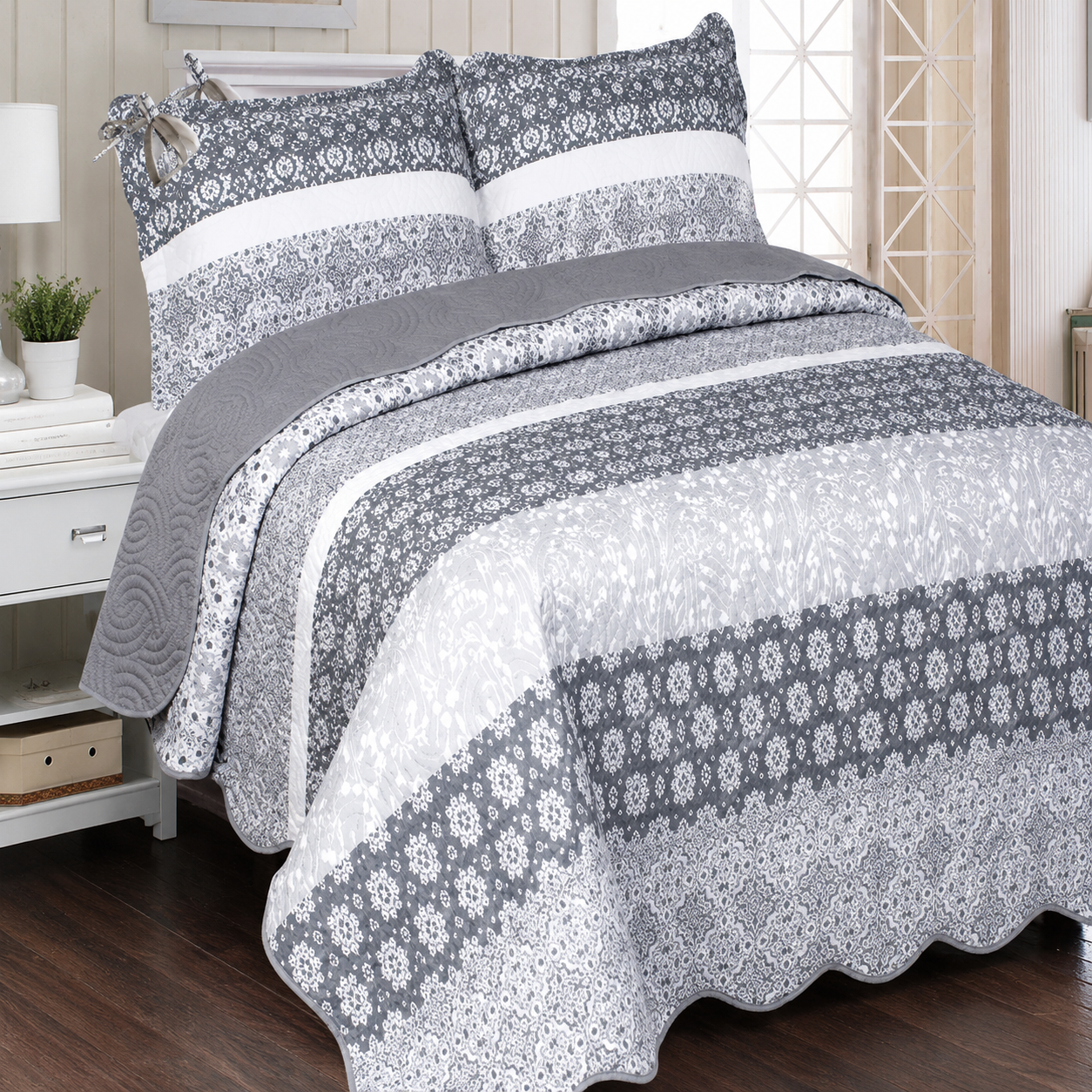 Quilt Gray Doots Queen/ king