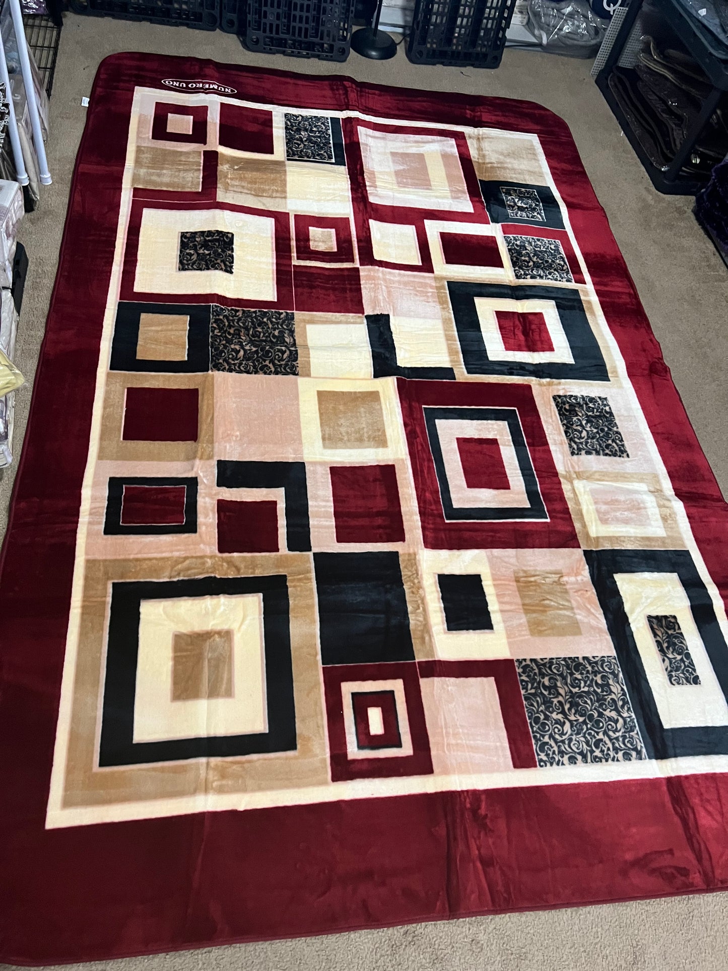 RUG BURGUNDY SQUARE